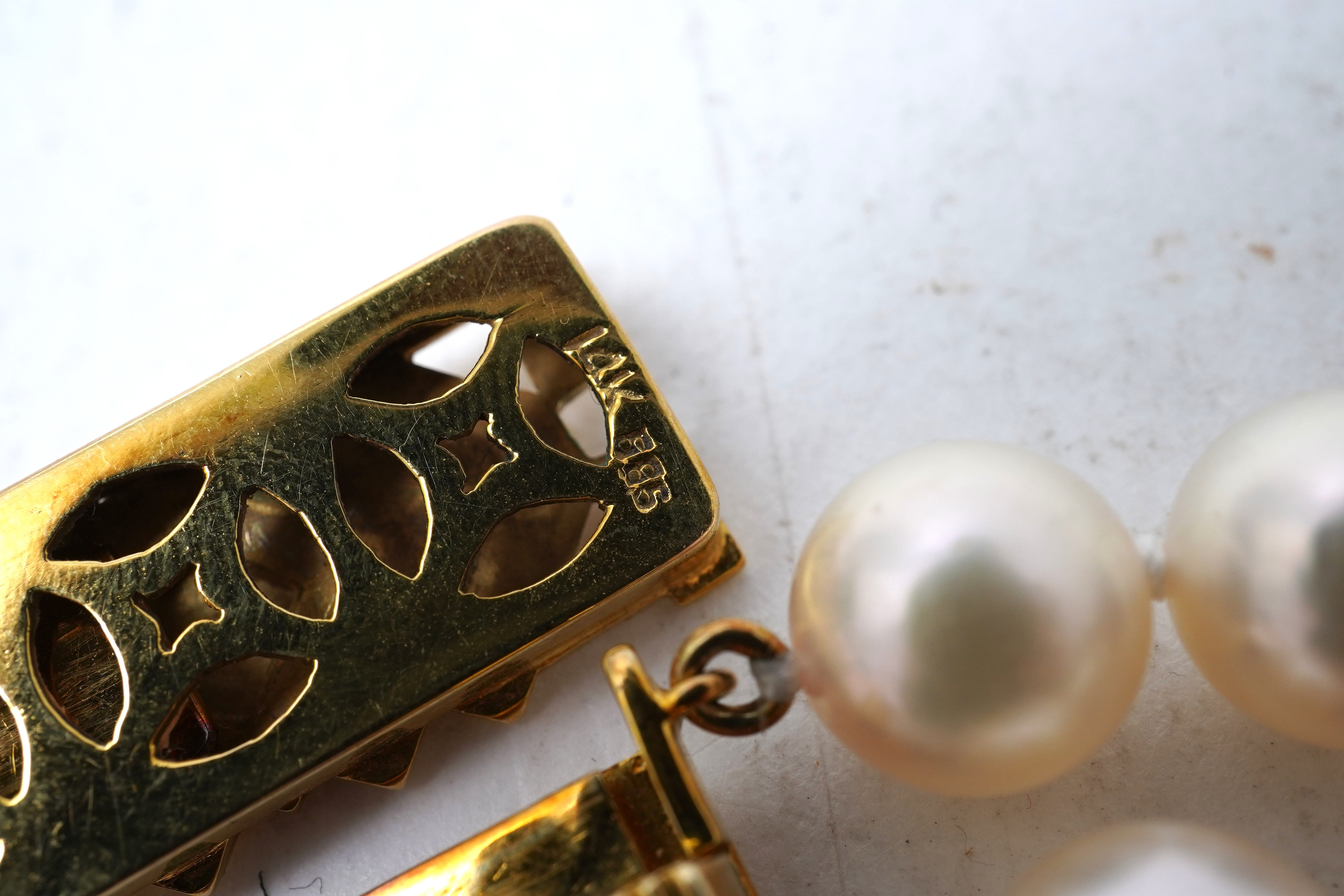 A double strand cultured pearl necklace